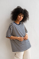 T-SHIRT OVERSIZE W PASKI GRANATOWO-BEŻOWE image 2