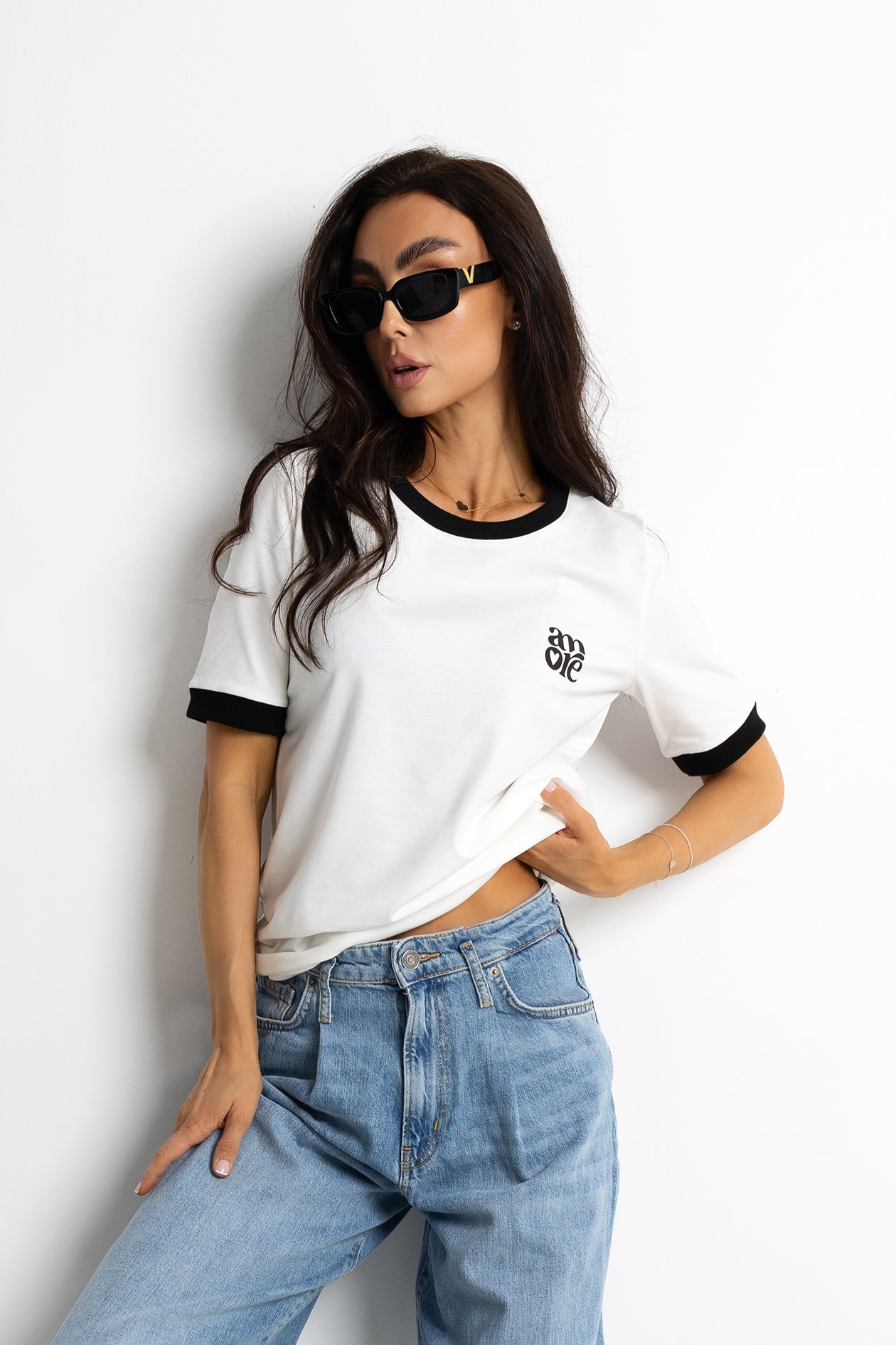 T-SHIRT BIAŁY AMORE Z LAMÓWKĄ image 1