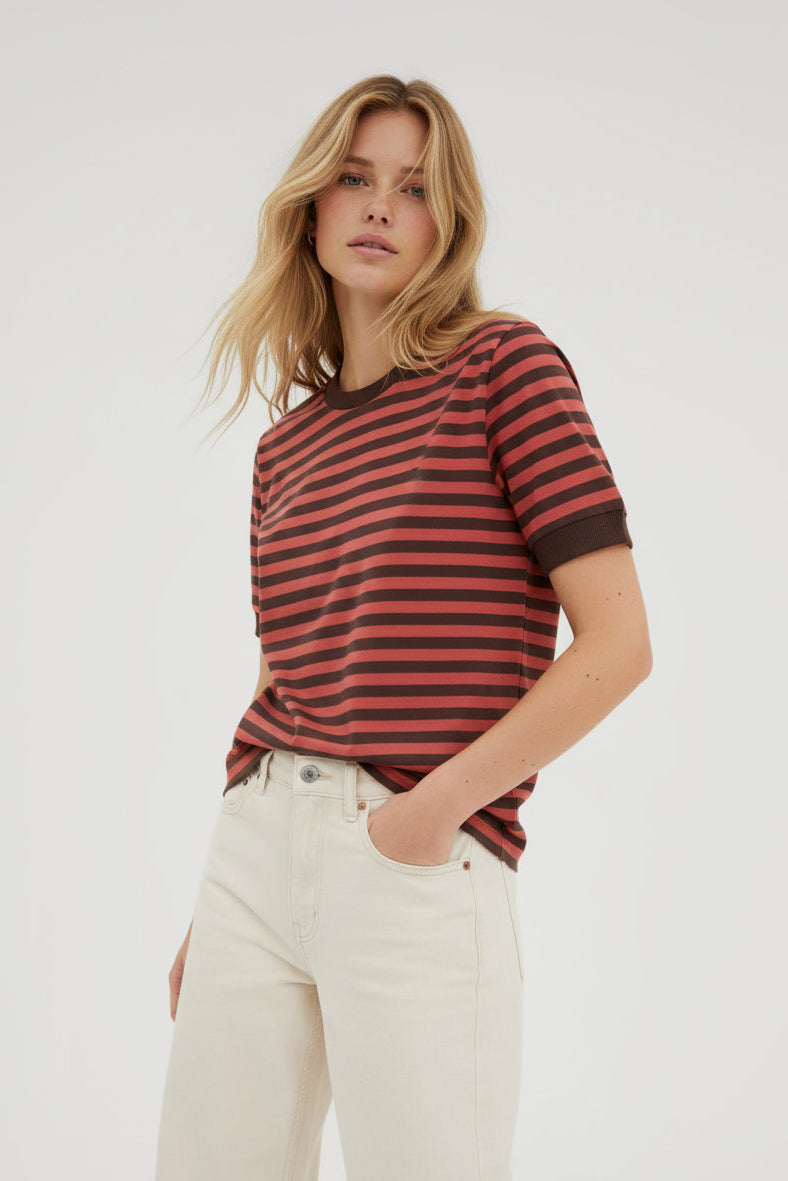 T-SHIRT W PASKI BRĄZOWO-CEGLANE image 1