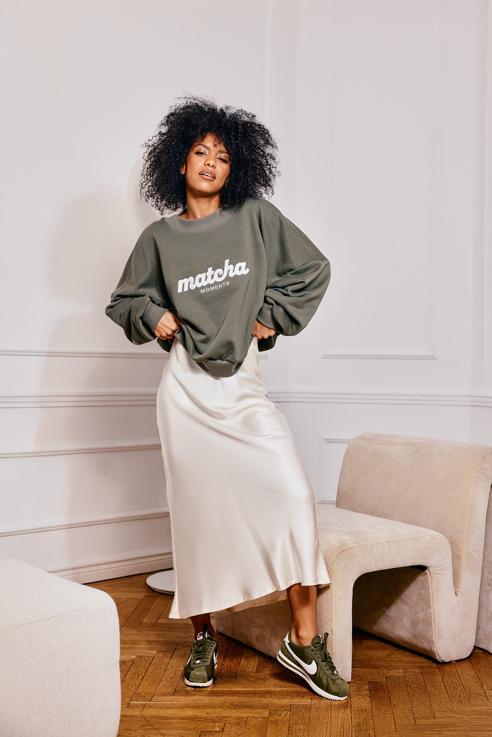 BLUZA OLIWKOWA Z HAFTEM MATCHA image 1