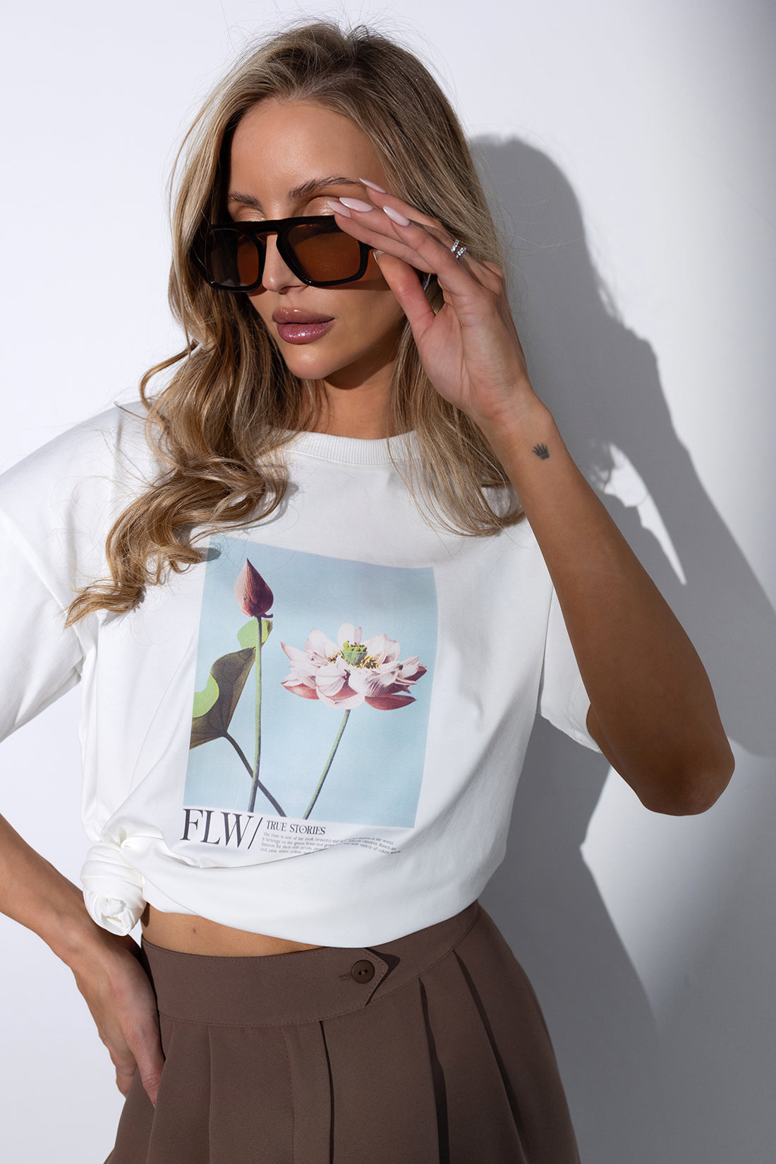 T-SHIRT FLOWER BIAŁY image 0