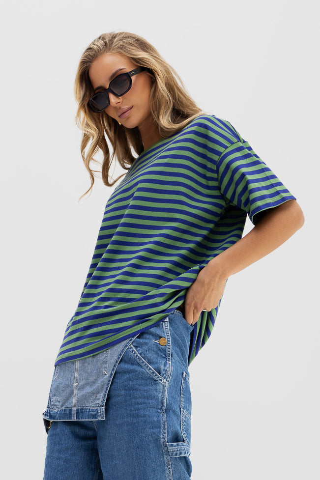 T-SHIRT OVERSIZE W PASKI ZIELONO-CHABROWE image 1