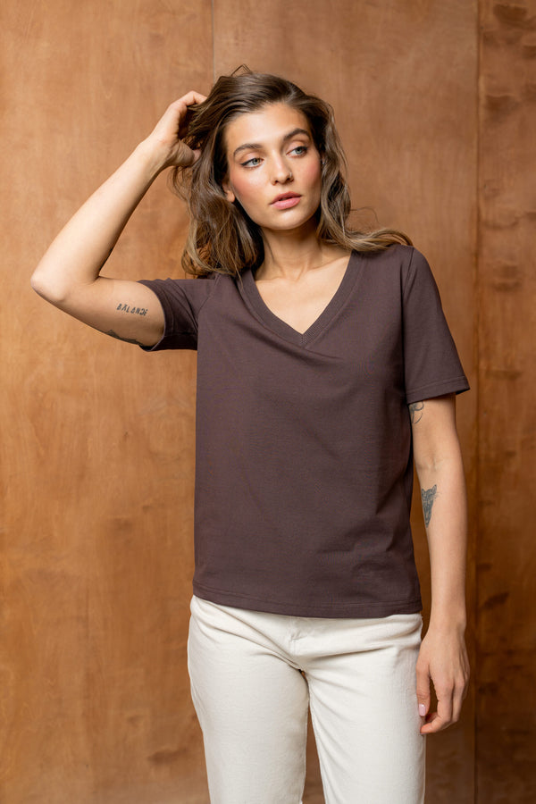 T-SHIRT BASIC BOPOCO NORMAL V-NECK BRĄZOWY image 1