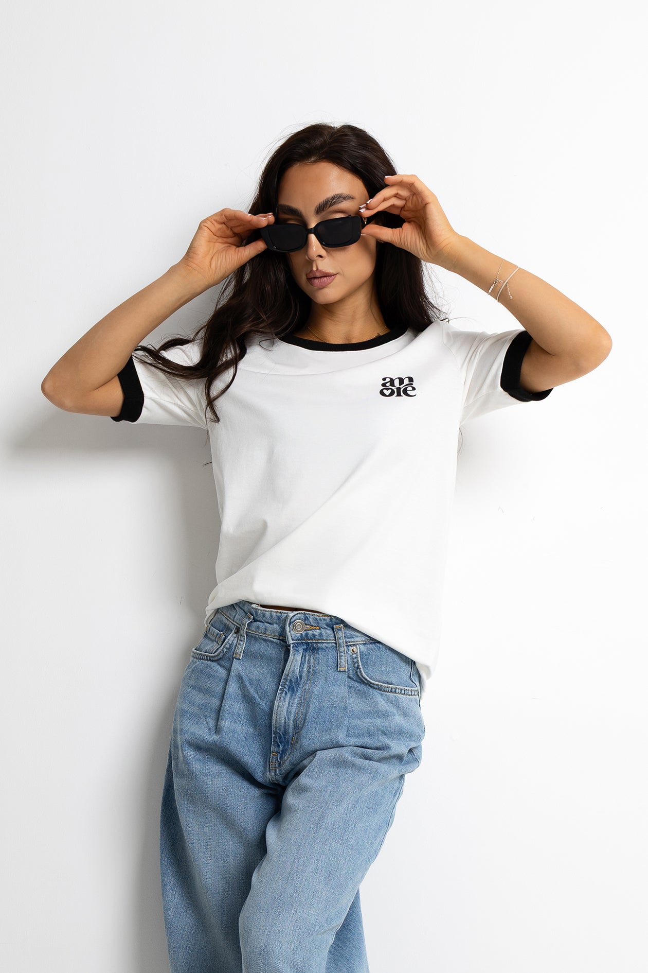 T-SHIRT BIAŁY AMORE Z LAMÓWKĄ image 2