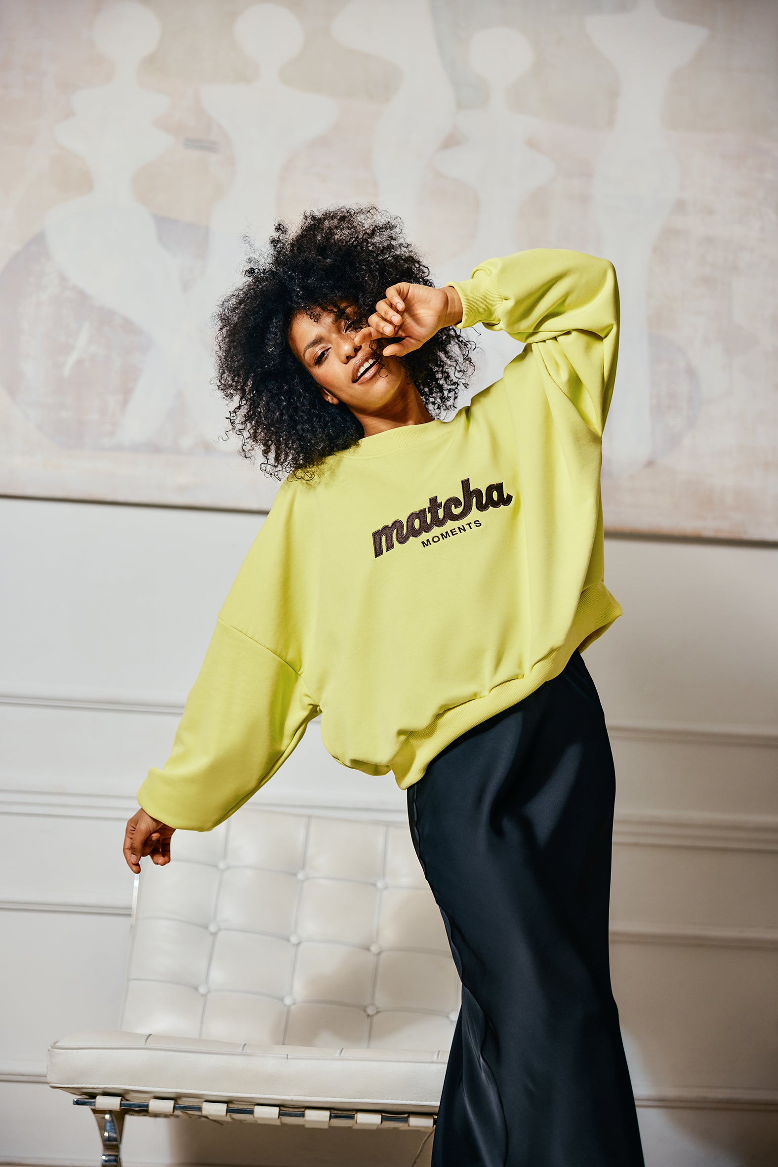 BLUZA LIMONKOWA Z HAFTEM MATCHA image 0
