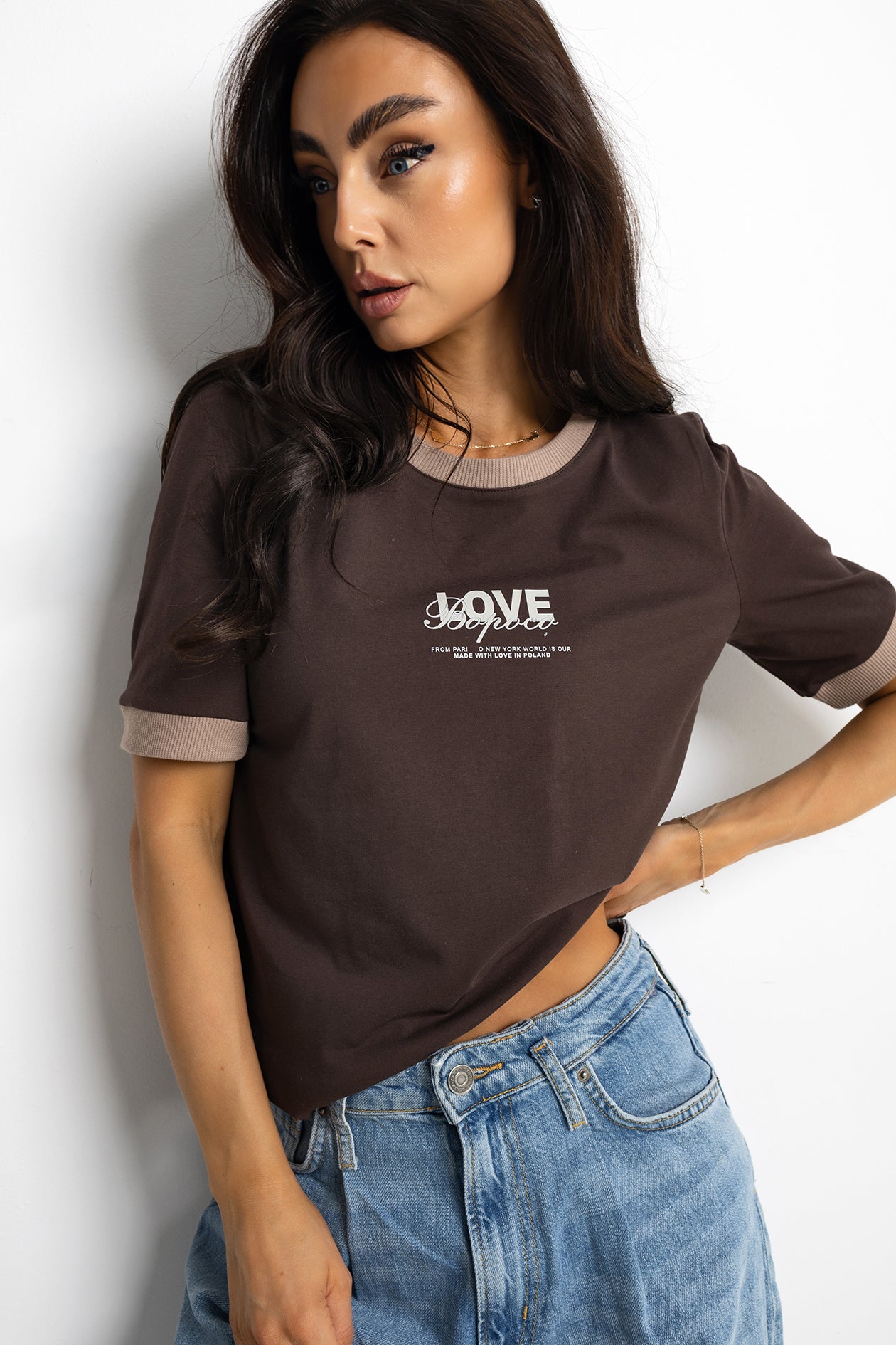 T-SHIRT BRĄZOWY LOVE Z LAMÓWKĄ image 1