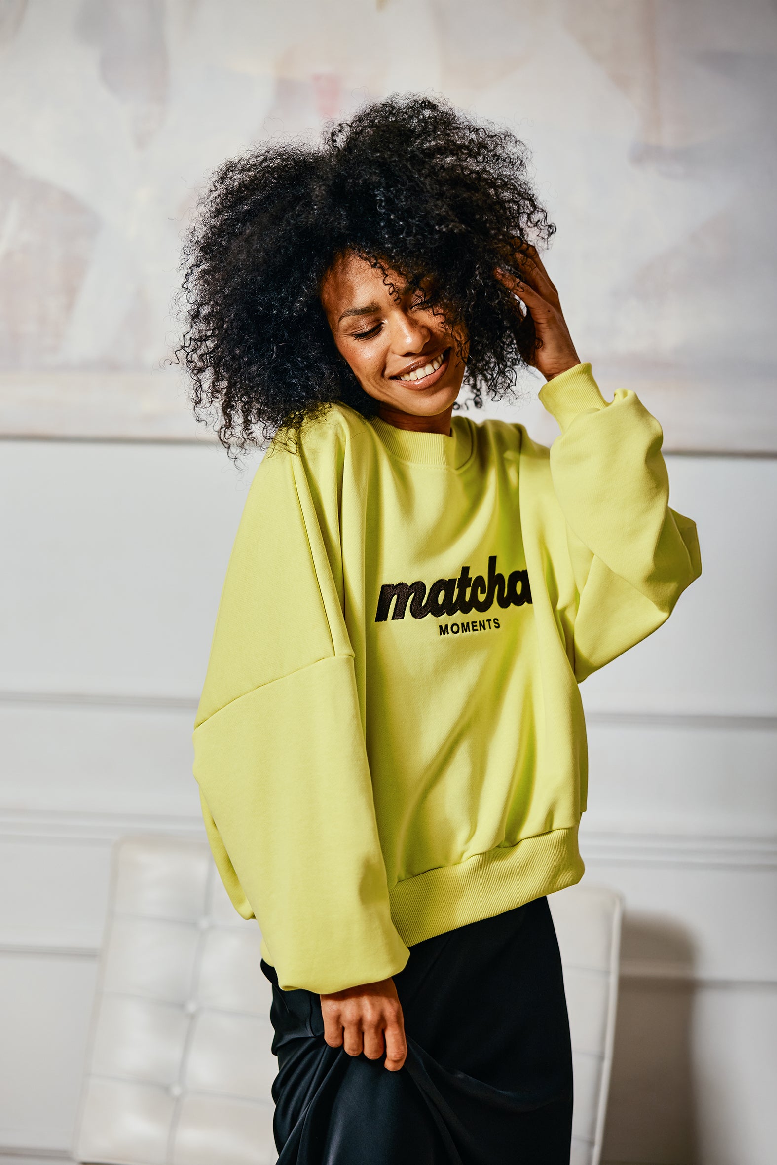 BLUZA LIMONKOWA Z HAFTEM MATCHA image 1
