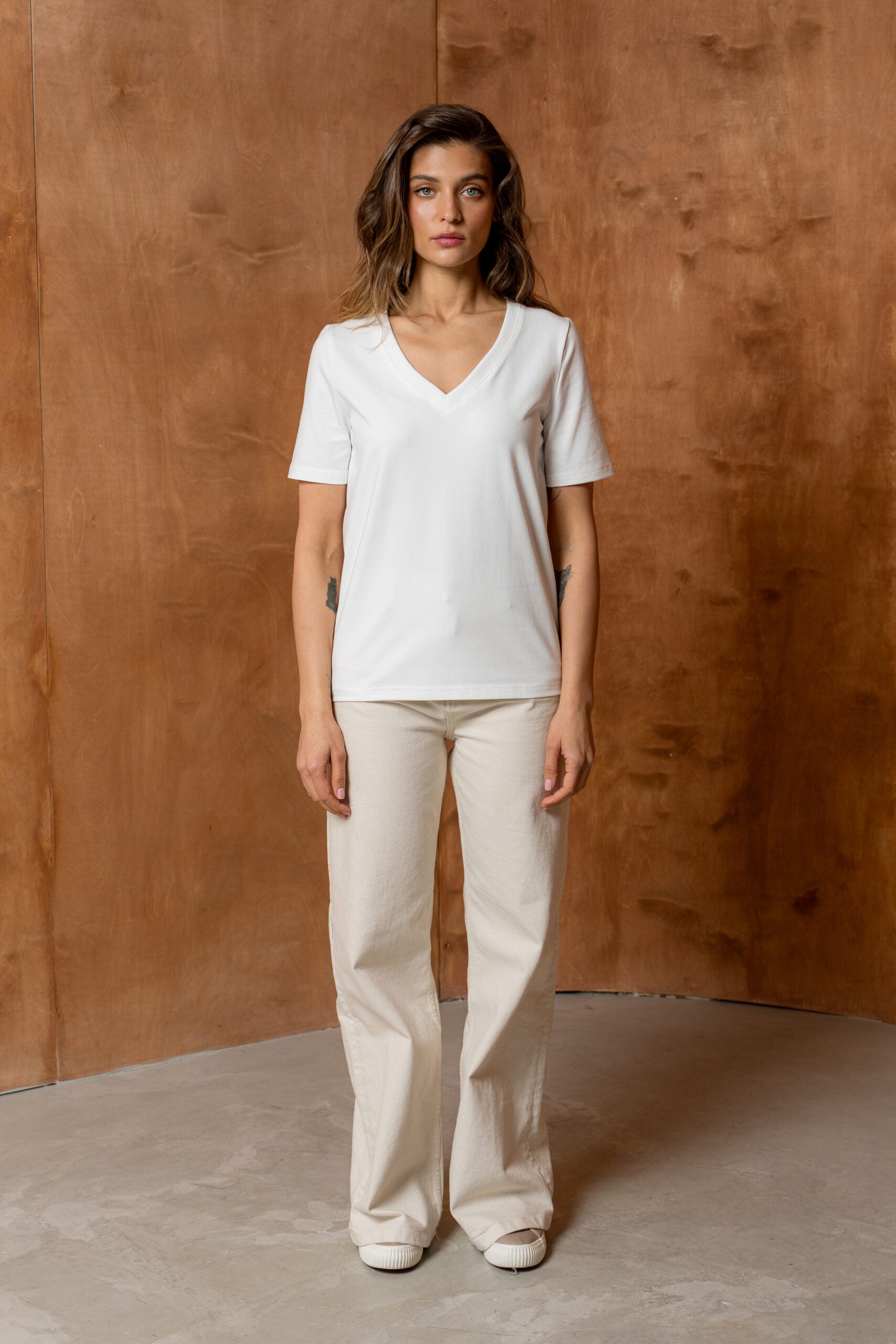 T-SHIRT BASIC BOPOCO NORMAL V-NECK BIAŁY image 1
