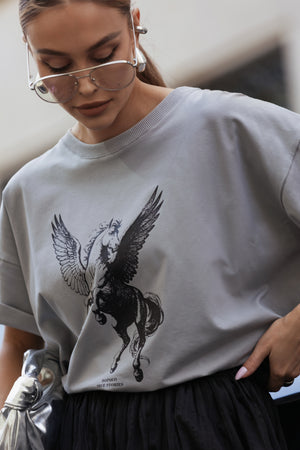 T-SHIRT PEGAZ SZARY