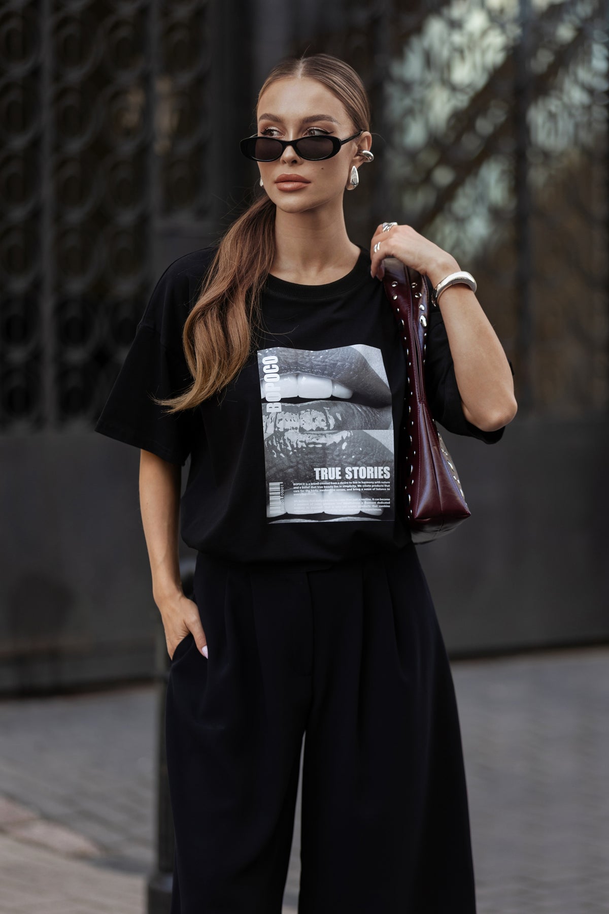 T-SHIRT LIPS CZARNY