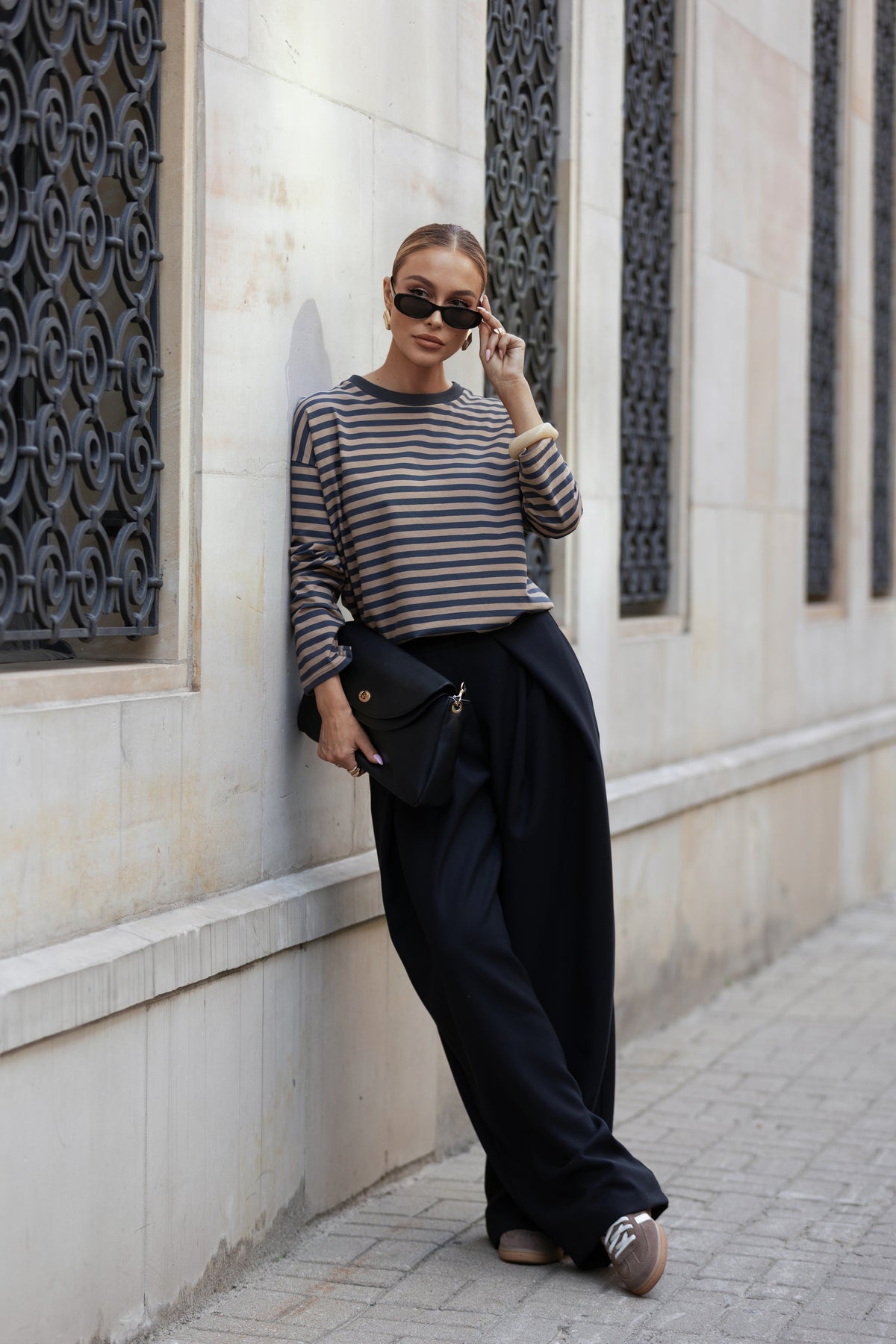 LONGSLEEVE OVERSIZE W PASKI GRAFITOWO-KARMELOWE