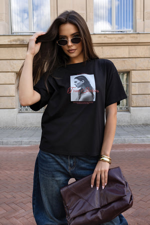 T-SHIRT WOMAN TRUE STORIES CZARNY