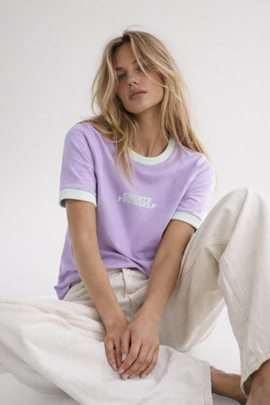 T-SHIRT LILA CREATE YOURSELF Z LAMÓWKĄ image 0