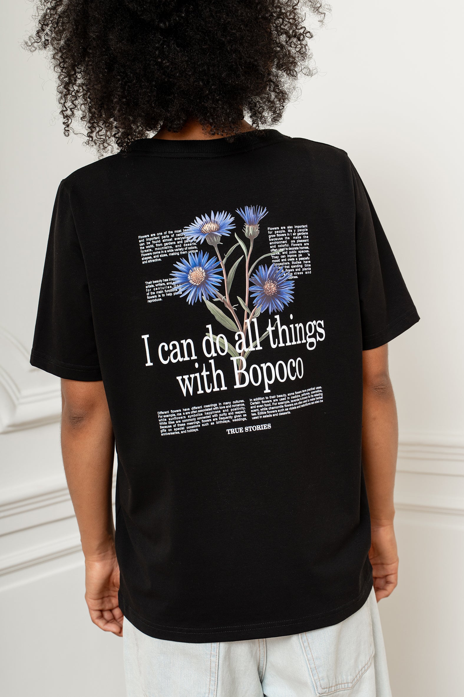 T-SHIRT V-NECK ALL THINGS CZARNY