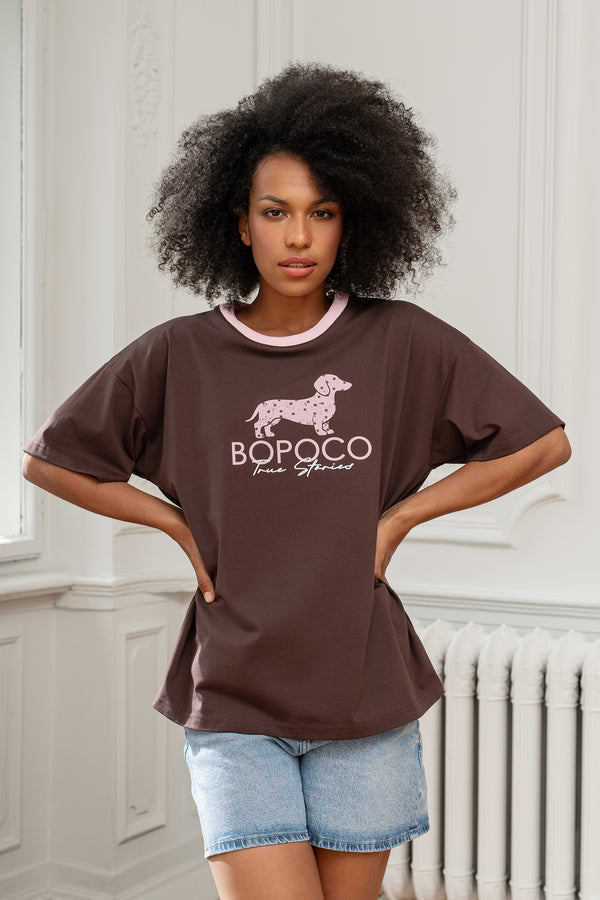 T-SHIRT BRĄZOWY Z LAMÓWKĄ JAMNIK RÓŻOWY