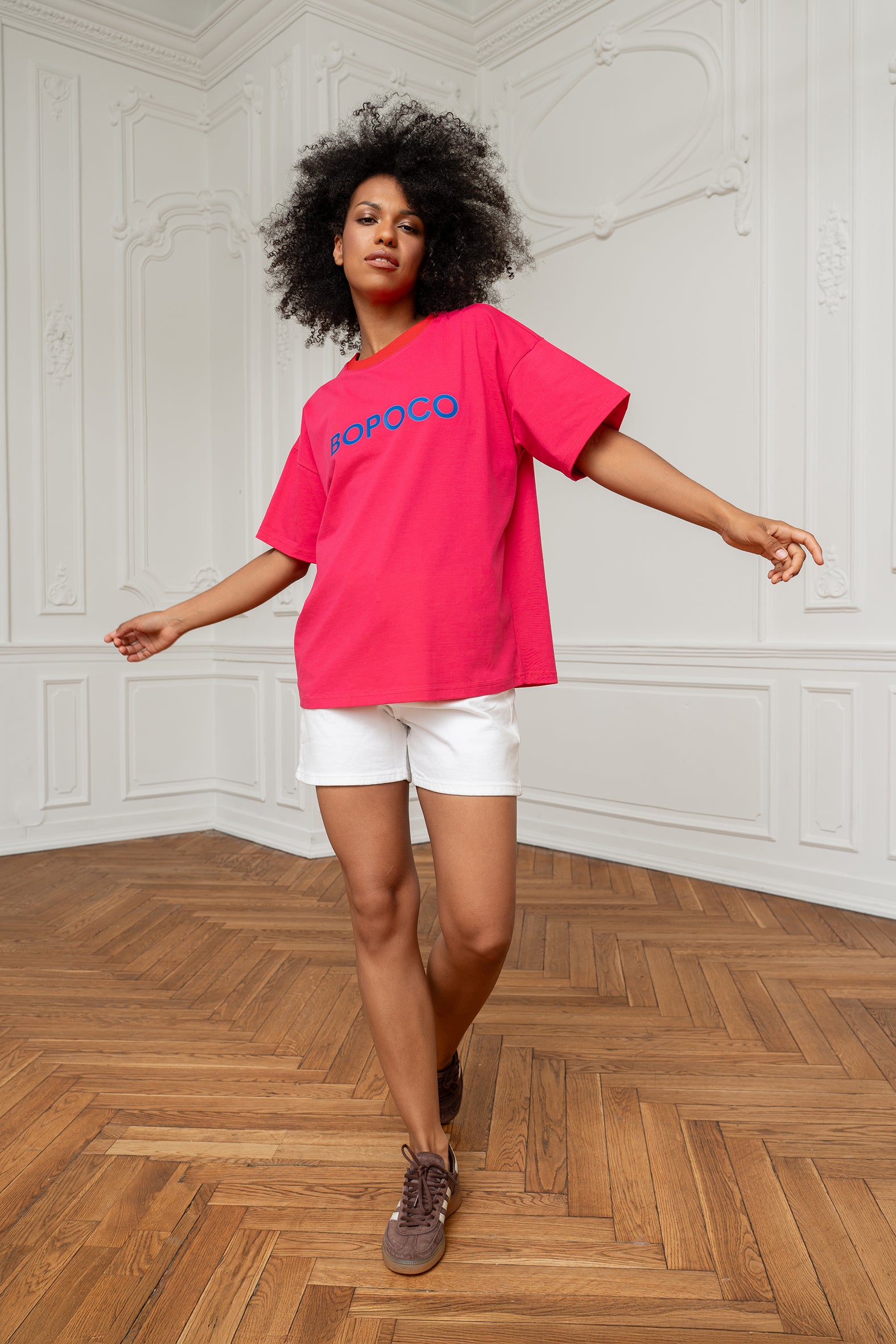 T-SHIRT BOPOCO RÓŻOWY Z CZERWONĄ LAMÓWKĄ