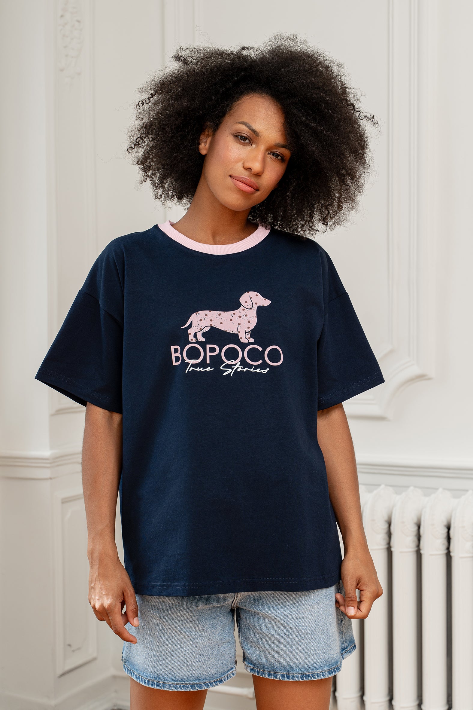 T-SHIRT GRANATOWY Z LAMÓWKĄ JAMNIK RÓŻOWY
