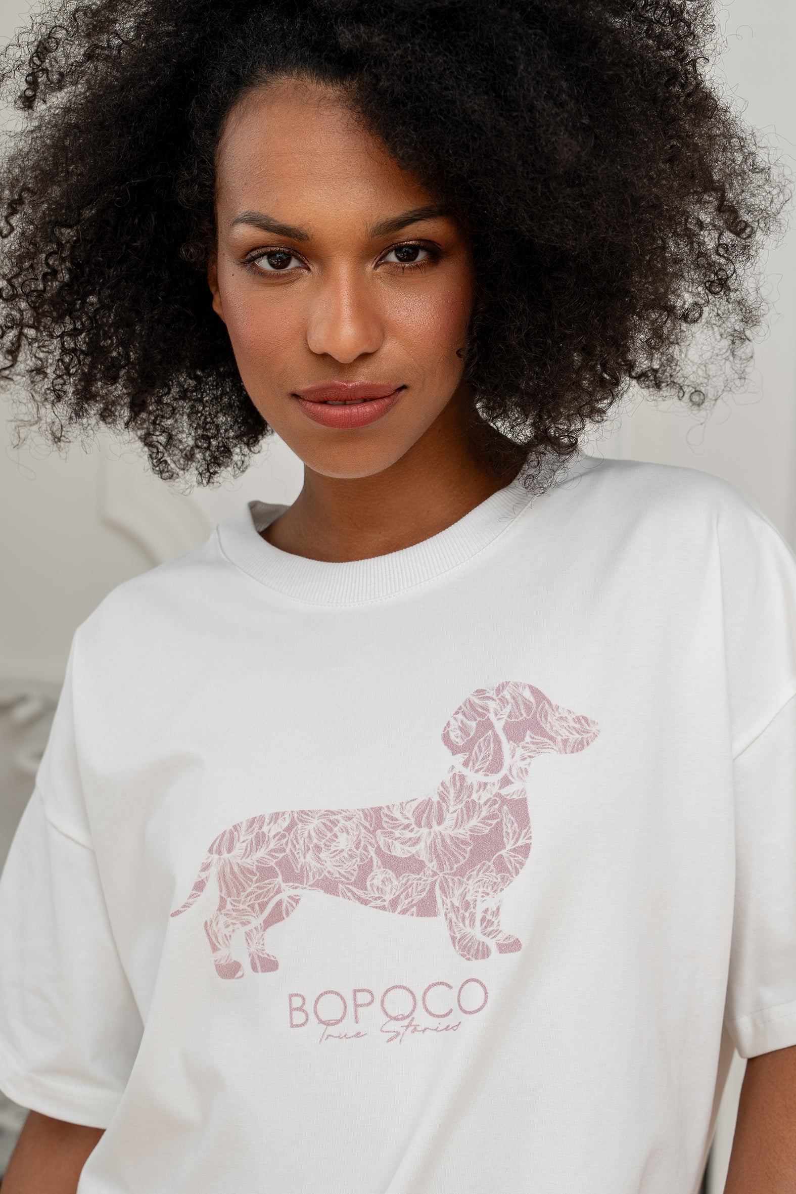 T-SHIRT ŚMIETANKOWY JAMNIK RÓŻOWY