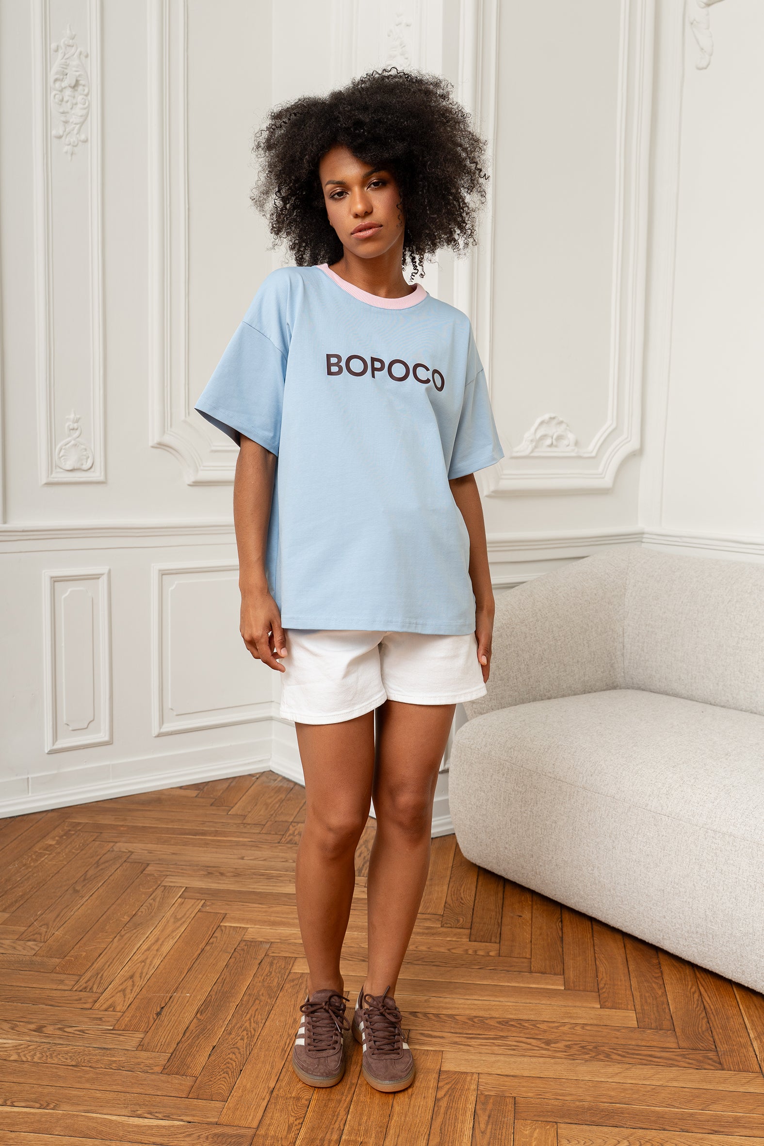 T-SHIRT BOPOCO BŁĘKITNY Z RÓŻOWĄ LAMÓWKĄ