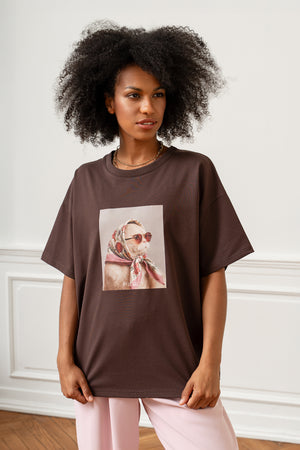 T-SHIRT KOT W CHUSTCE BRĄZOWY