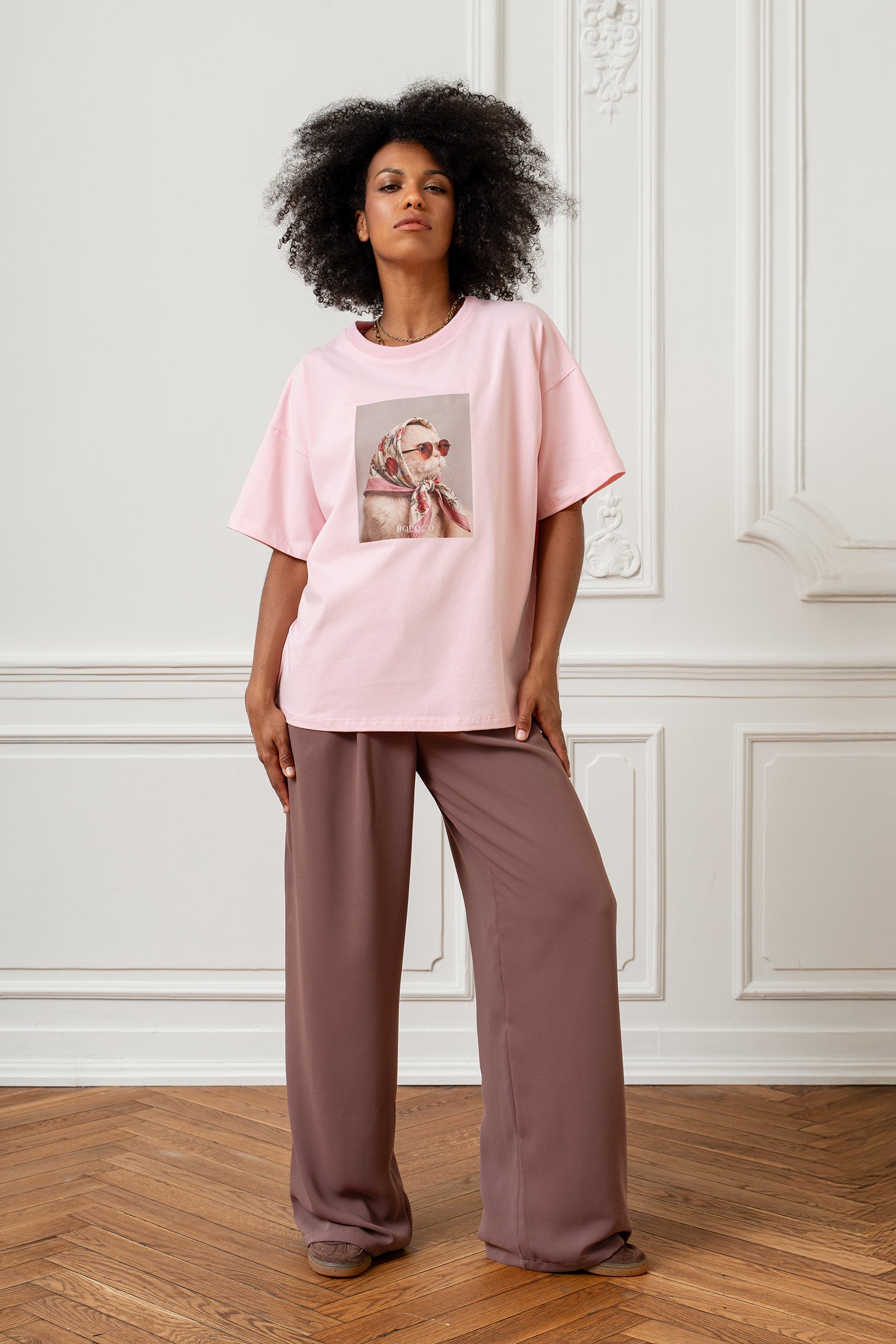 T-SHIRT KOT W CHUSTCE RÓŻOWY
