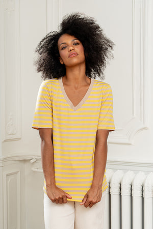 T-SHIRT V-NECK W PASKI BEŻOWO-ŻÓŁTE