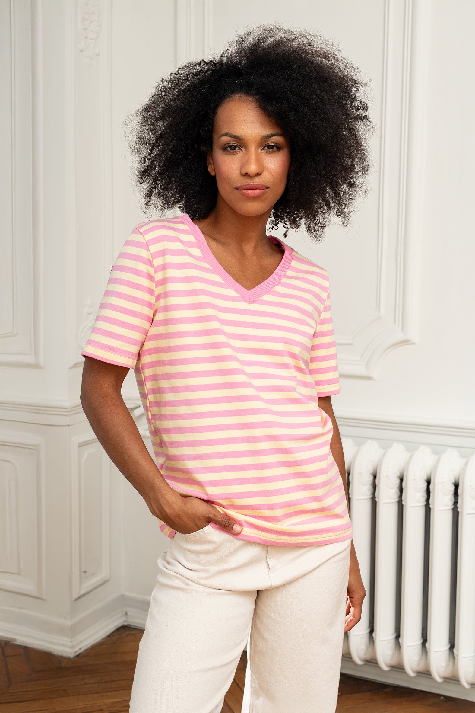 T-SHIRT V-NECK W PASKI RÓŻOWO-ŻÓŁTE