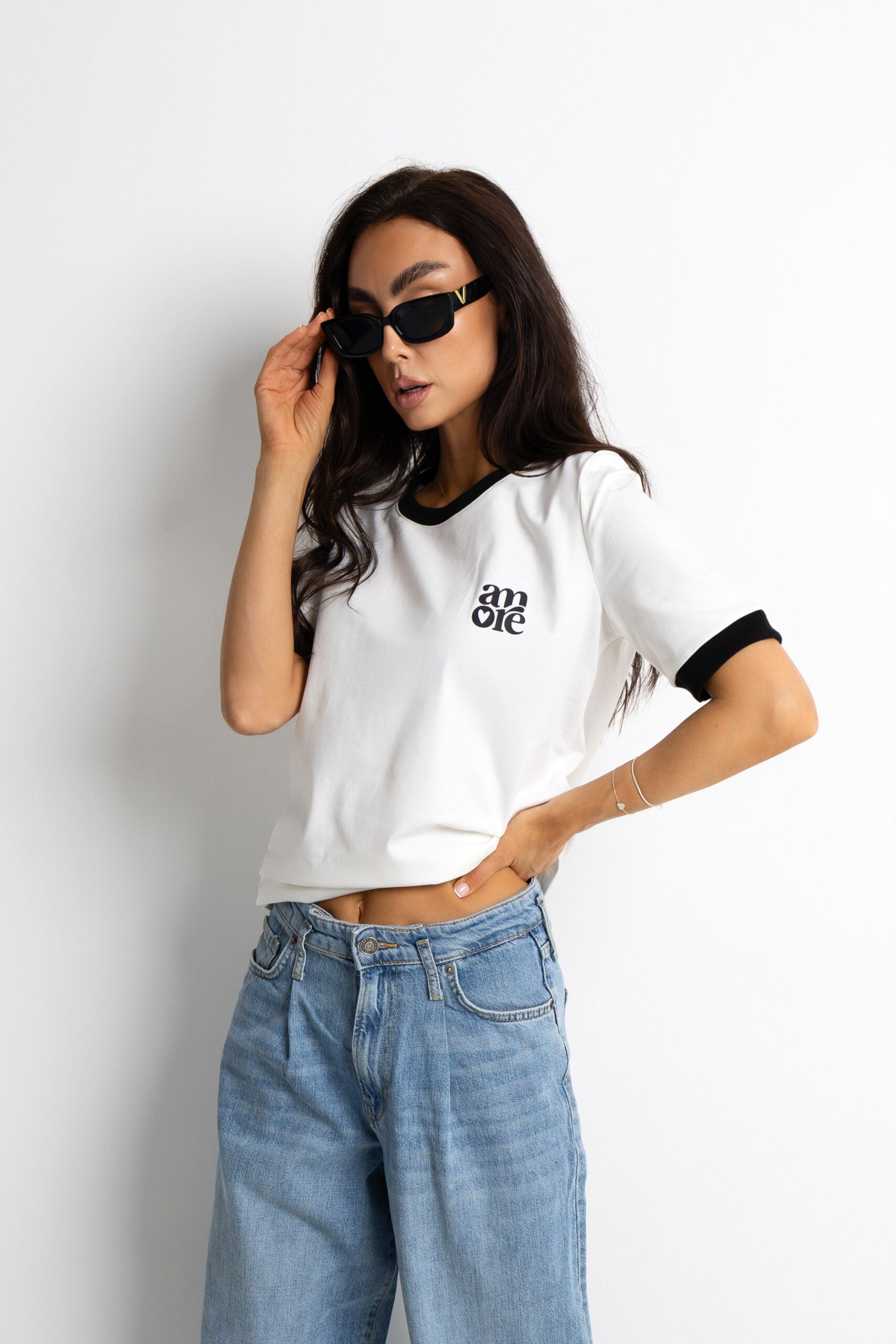 T-SHIRT BIAŁY AMORE Z LAMÓWKĄ image 0