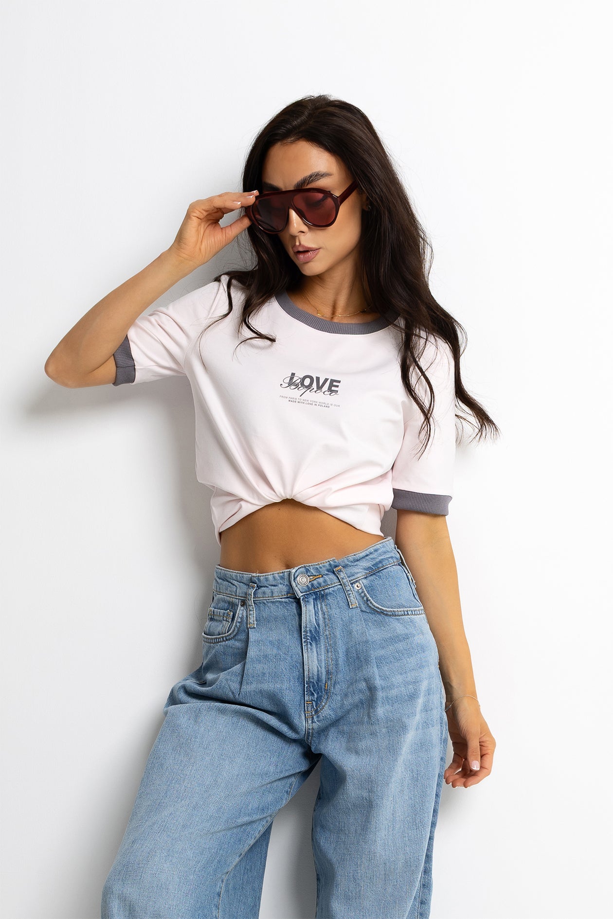 T-SHIRT JASNORÓŻOWY LOVE Z LAMÓWKĄ image 1