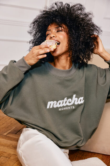 BLUZA OLIWKOWA Z HAFTEM MATCHA