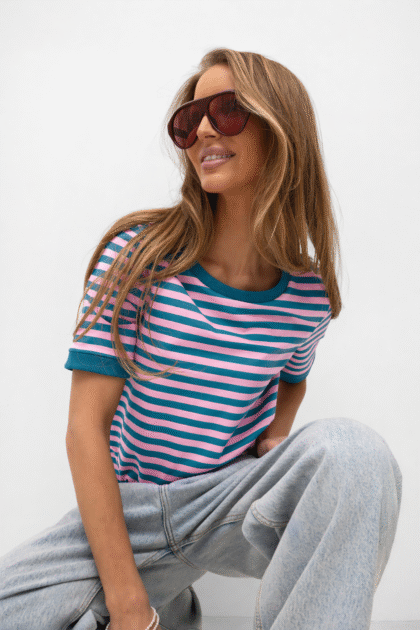 T-SHIRT W PASKI PETROLOWO-RÓŻOWE