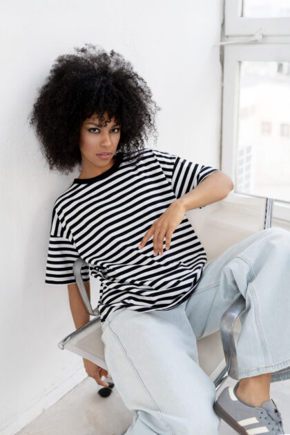 T-SHIRT OVERSIZE W PASKI CZARNO-BIAŁE