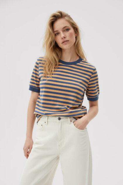 T-SHIRT W PASKI JEANSOWE-MIODOWE